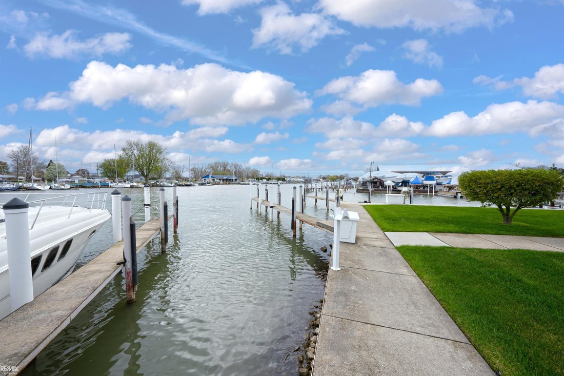 Condo in Mount Clemens, Michigan, United States 5 - 18436707