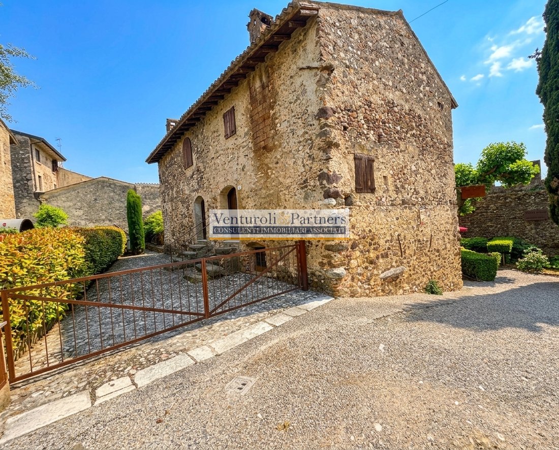 Estate in Monzambano, Lombardy, Italy 2 - 18441235