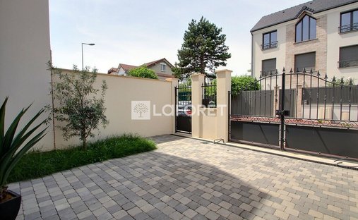 Villa in Centre, Nanterre, France 1