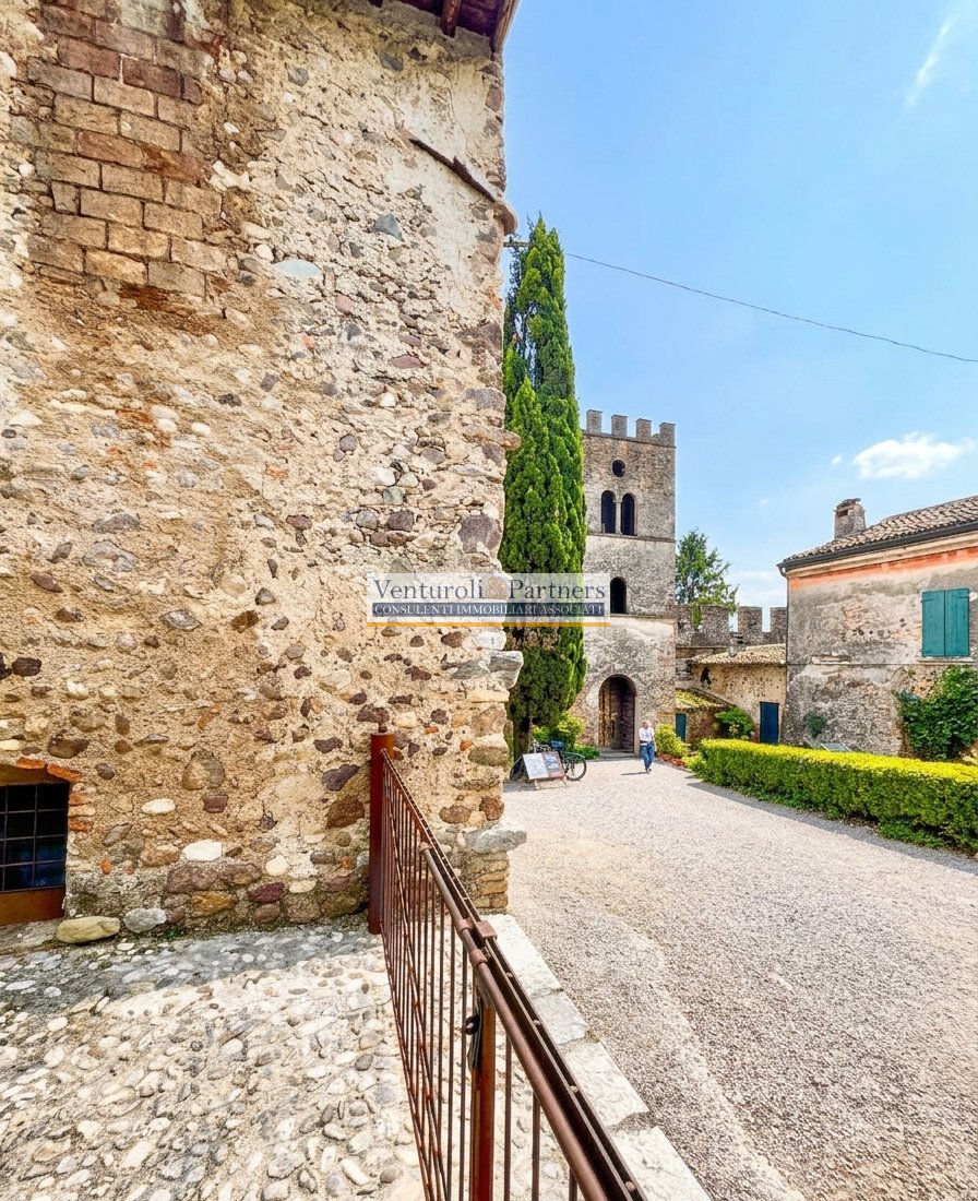 Estate in Monzambano, Lombardy, Italy 3 - 18441235
