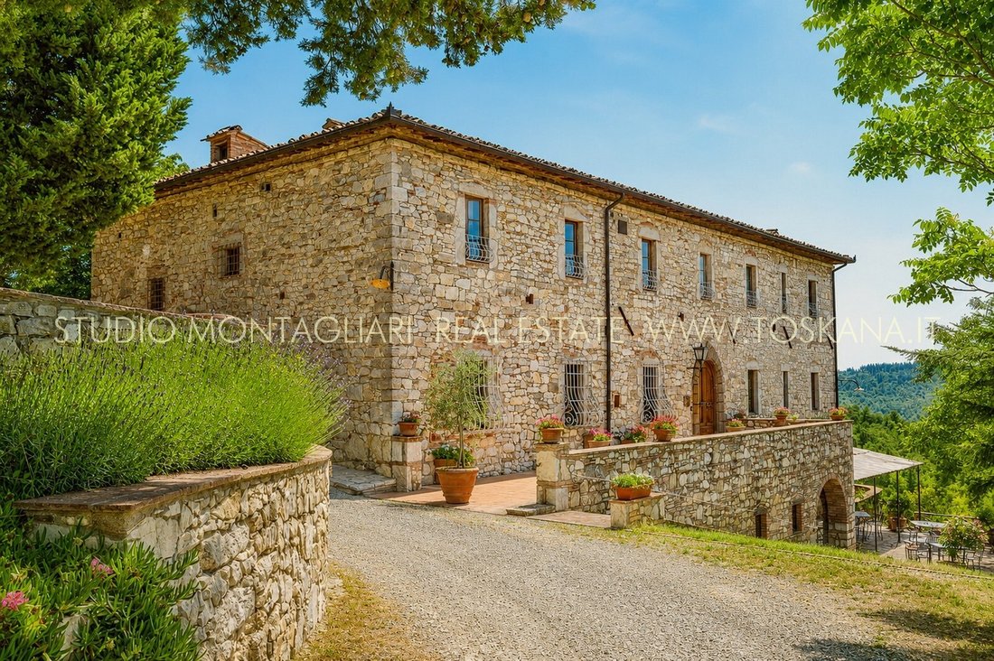 Estate in Castellina in Chianti, Tuscany, Italy 4 - 16324435