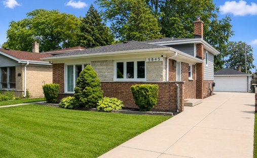 House in Morton Grove, Illinois, United States 1