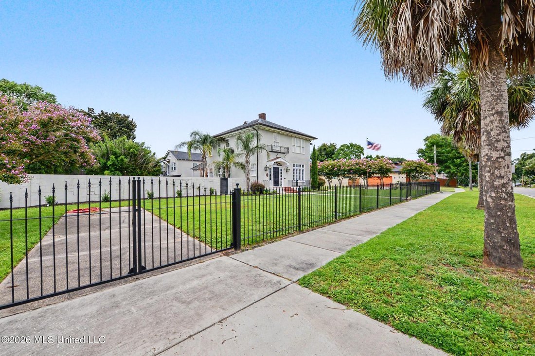House in Biloxi, Mississippi, United States 4 - 18441980