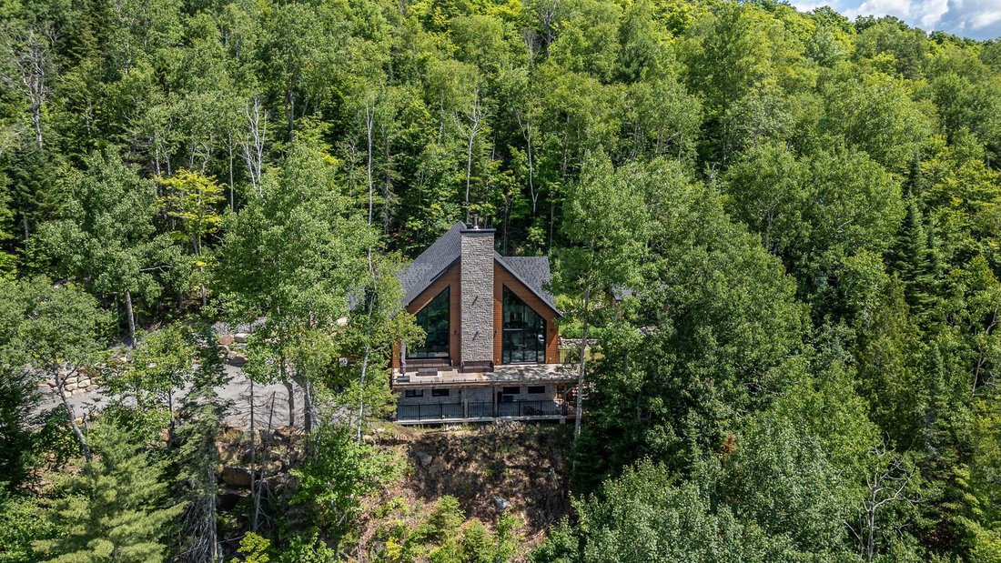House in Estérel, Quebec, Canada 2 - 18431743