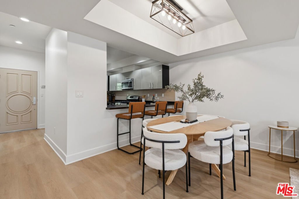 Condo in Los Angeles, California, United States 5 - 18442338
