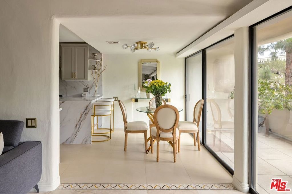 Condo in Los Angeles, California, United States 5 - 18439142