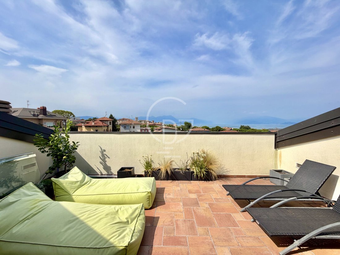 Apartment in Desenzano Centro, Desenzano del Garda, Lombardy 1 - 18441228