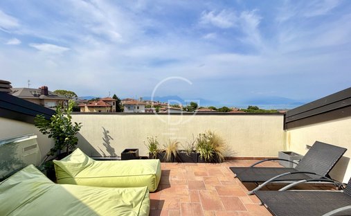 Penthouse in Desenzano Centro, Desenzano del Garda, Lombardy 1