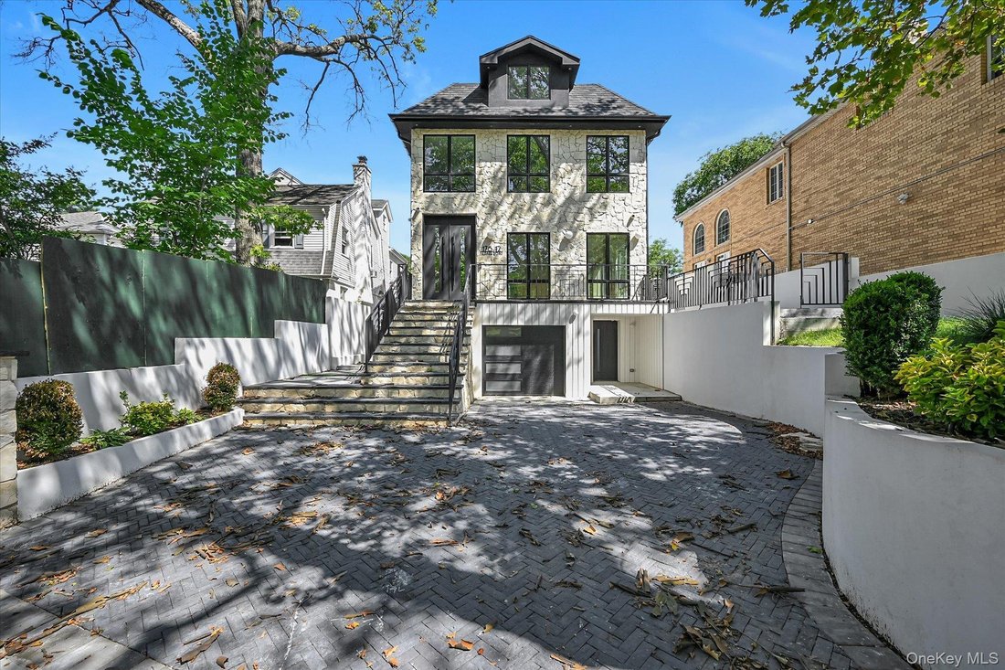 House in New York, New York, United States 1 - 18439286