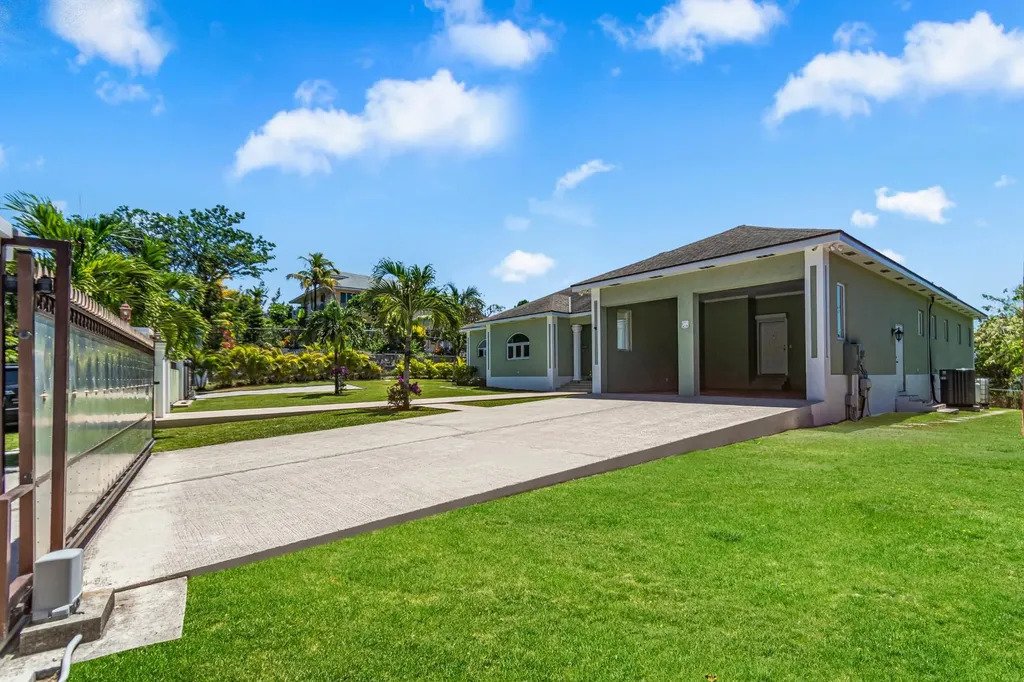 House in Paradise Island, New Providence, The Bahamas 2 - 18441520