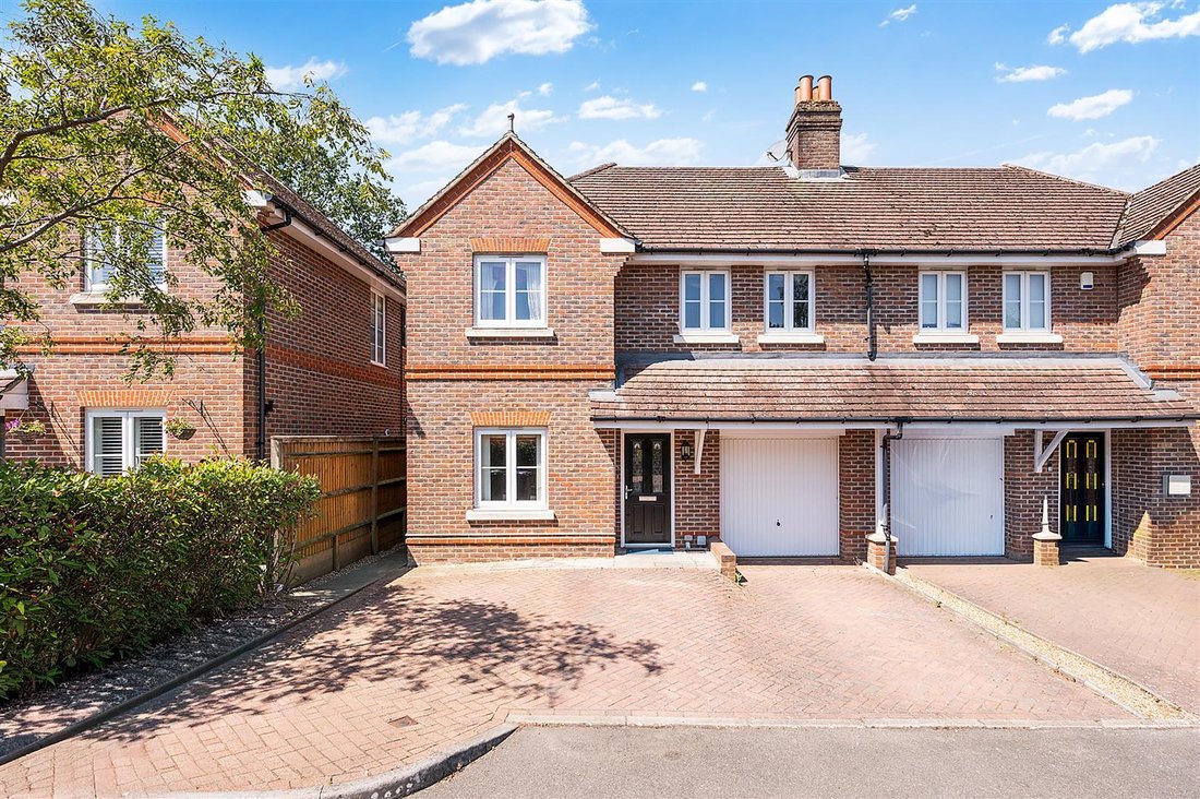House in Nork, Reigate and Banstead, England 1 - 18442080