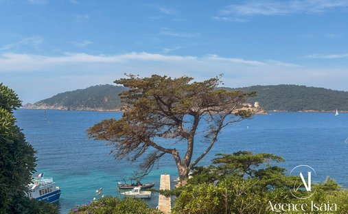 House in Hyeres, Provence-Alpes-Côte d'Azur, France 1