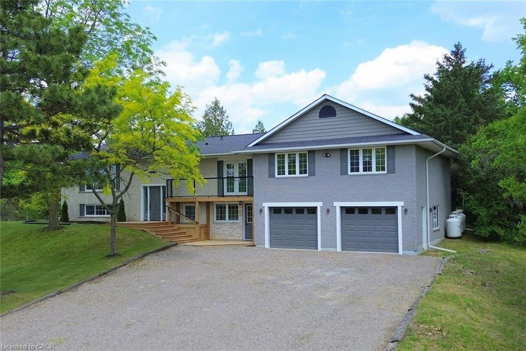 House in Hamilton, Ontario, Canada 1 - 18145154