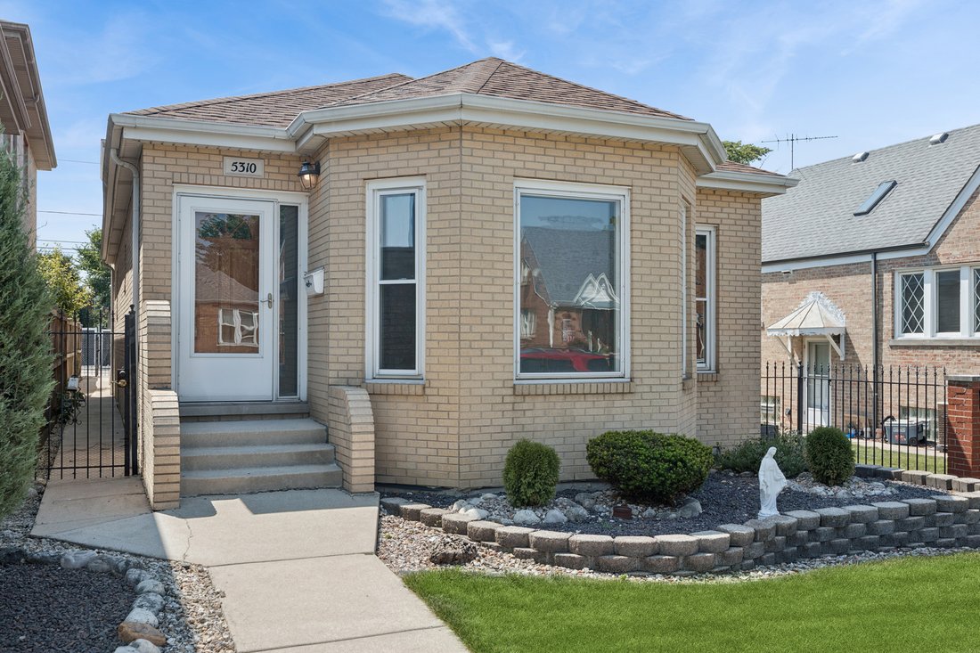 House in Chicago, Illinois, United States 1 - 18440338