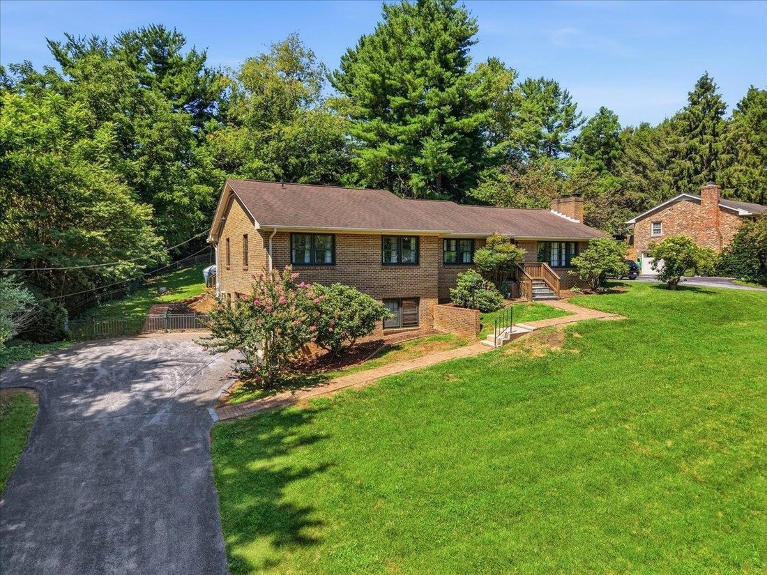 House in Fishersville, Virginia, United States 1 - 18438973