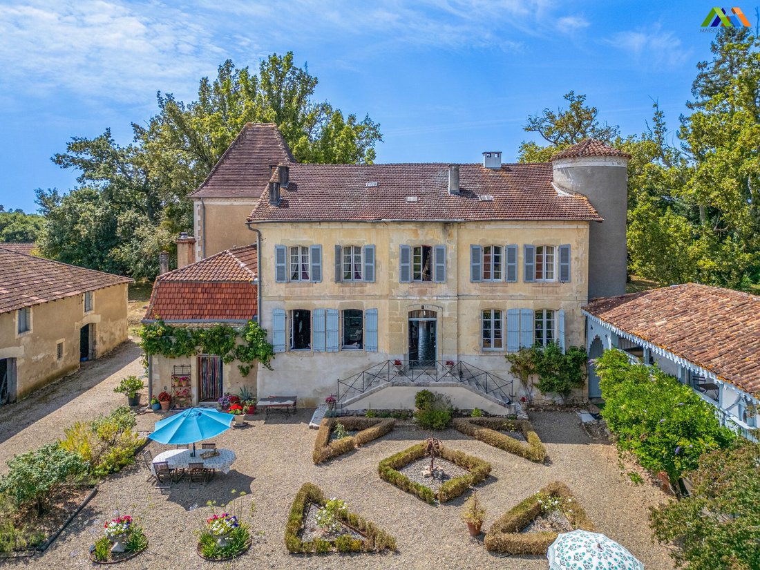Chateau in Sainte-Colombe, Nouvelle-Aquitaine, France 1 - 17924770