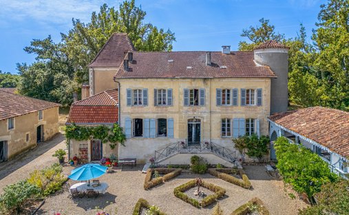 Chateau in Sainte-Colombe, Nouvelle-Aquitaine, France 1