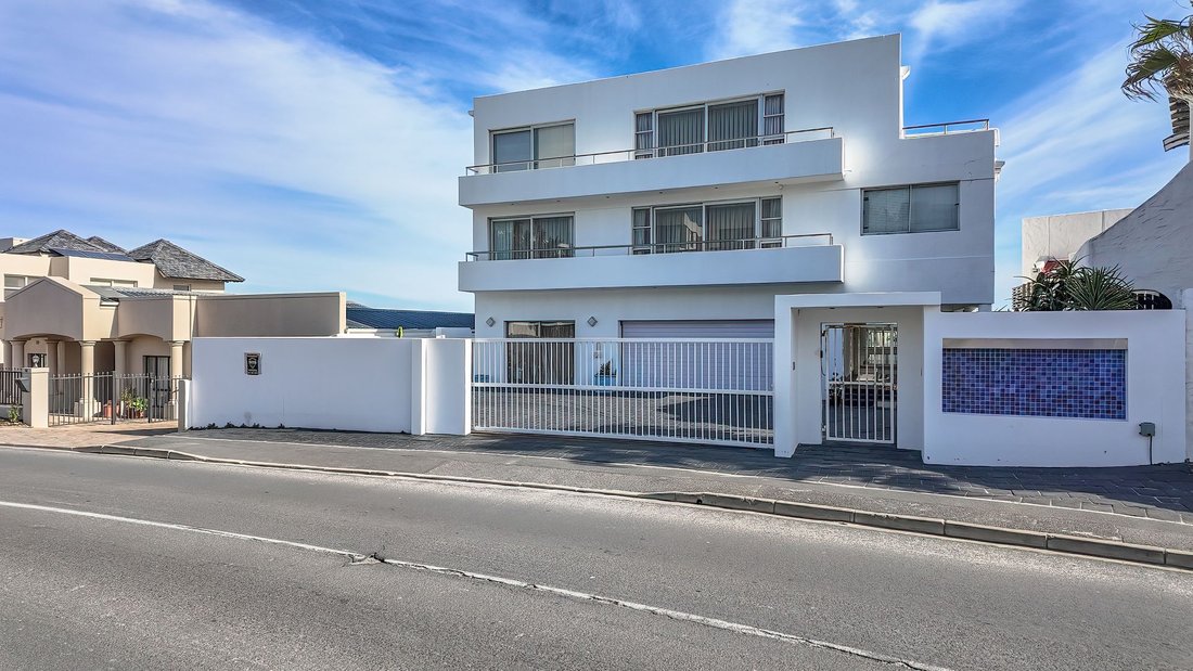 House in Bloubergstrand, Cape Town, South Africa 4 - 18441585