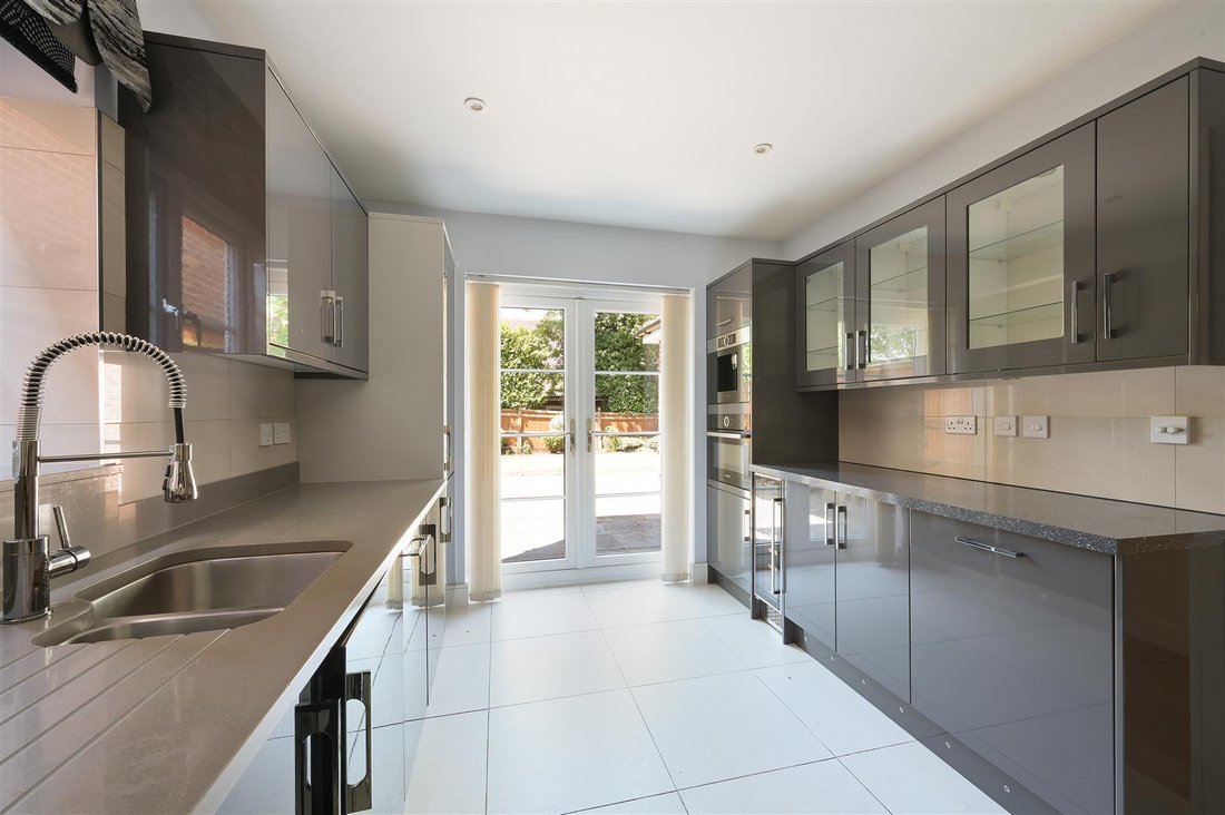 House in Nork, Reigate and Banstead, England 3 - 18442080