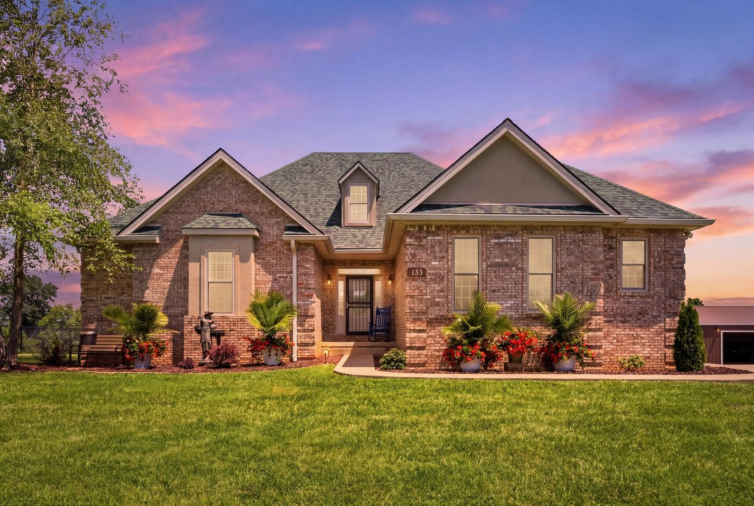 House in Hodgenville, Kentucky, United States 1 - 18440513