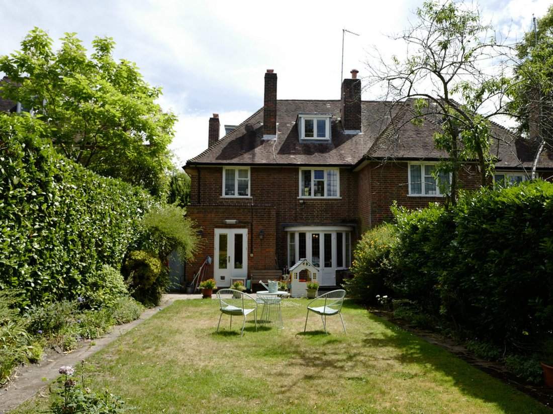 House in Hampstead Garden Suburb, Barnet, England 2 - 18439364
