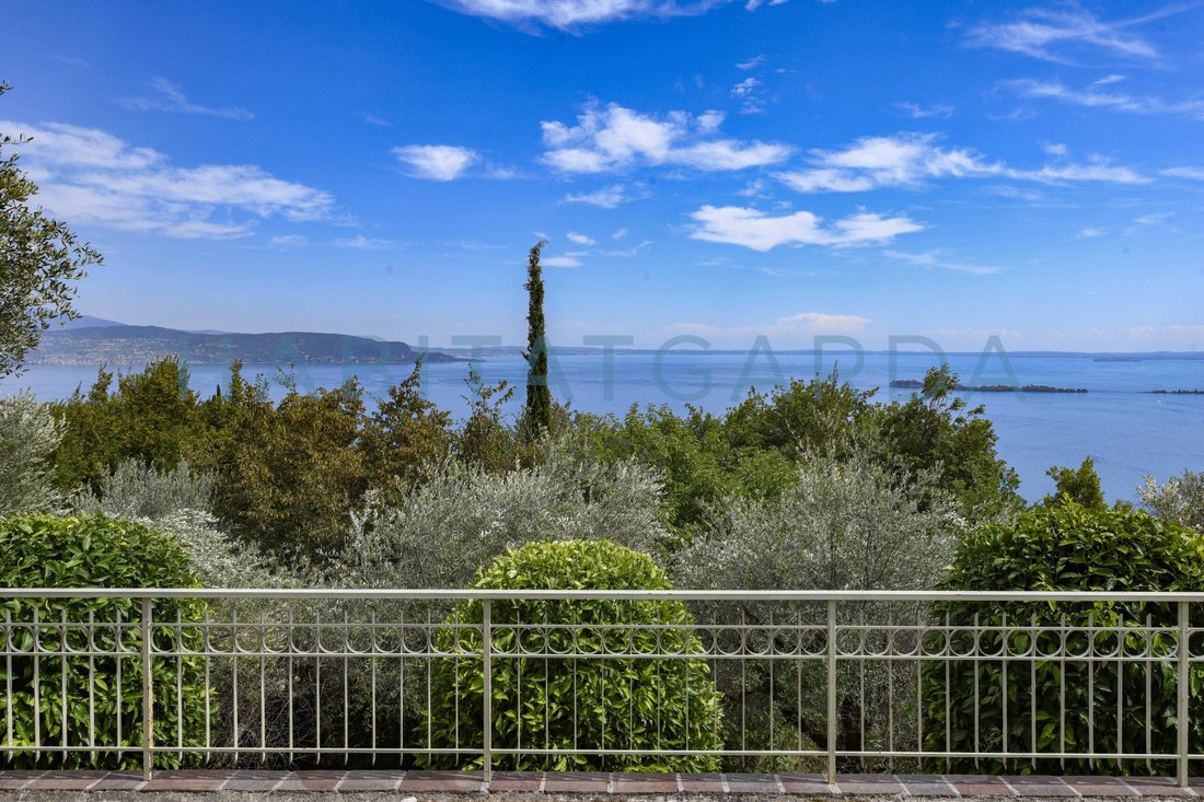 Villa in Gardone Riviera, Lombardy, Italy 4 - 18441489