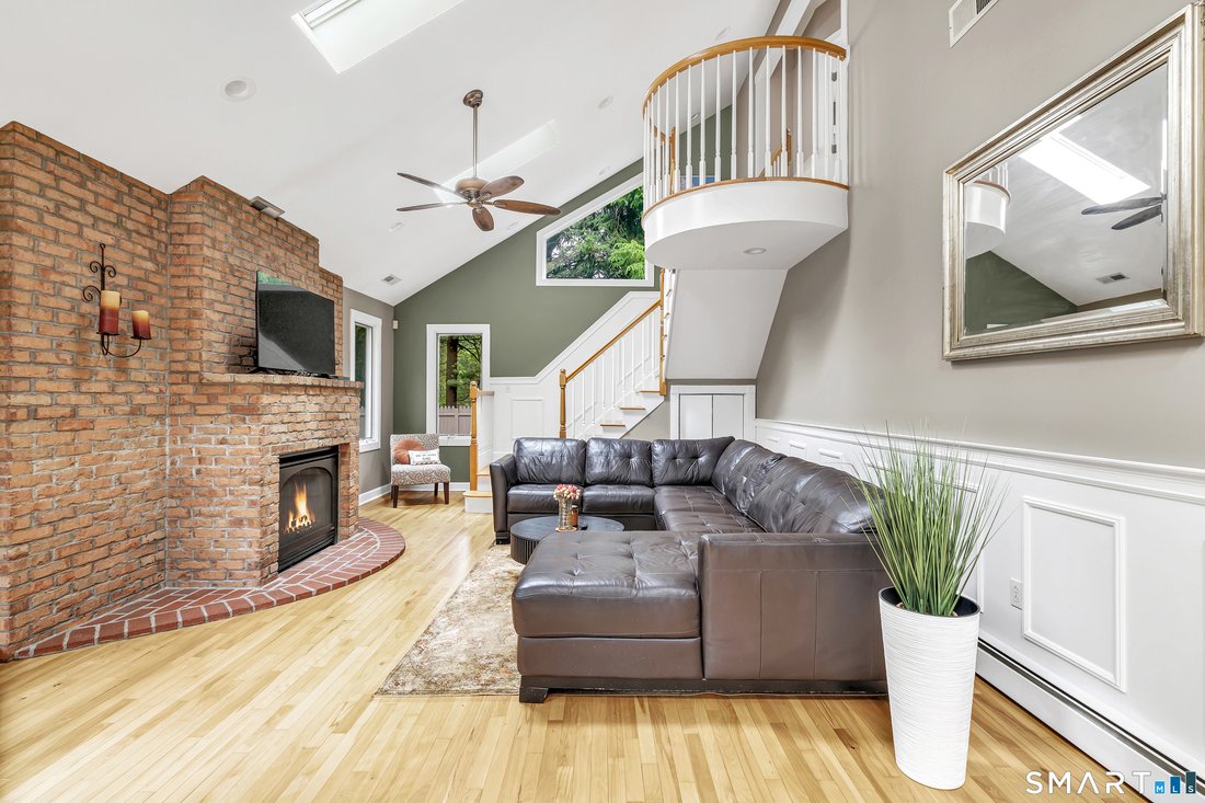 House in Shelton, Connecticut, United States 4 - 18442165