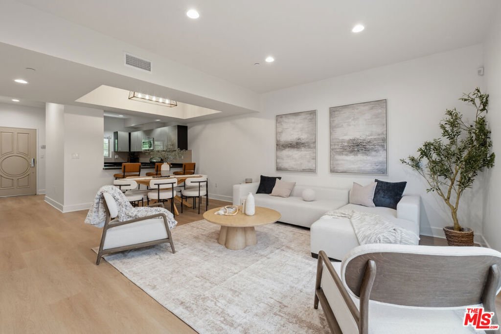 Condo in Los Angeles, California, United States 3 - 18442338