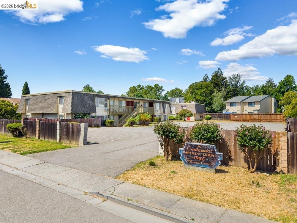 Suisun City, California, United States 2 - 18439696