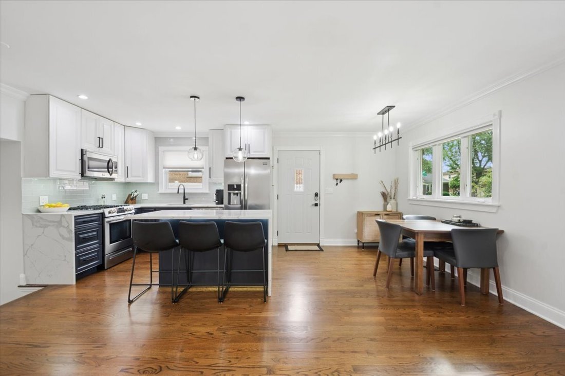 House in Morton Grove, Illinois, United States 3 - 18440126