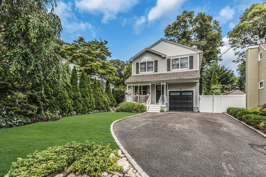 House in Huntington Station, New York, United States 2 - 18440612