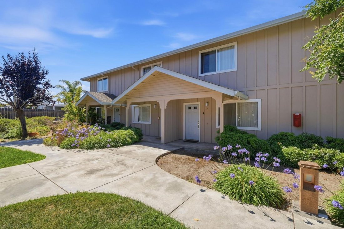Santa Cruz, California, United States 2 - 18439636