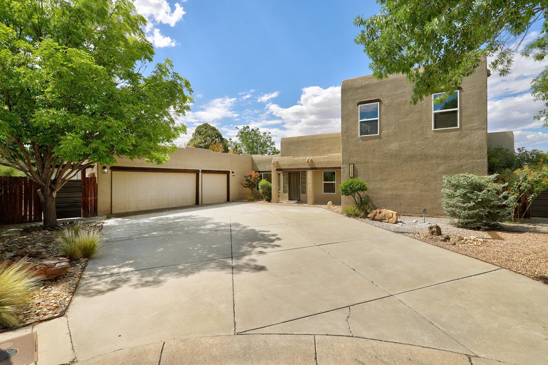 House in Los Ranchos de Albuquerque, New Mexico, United States 1 - 18439391