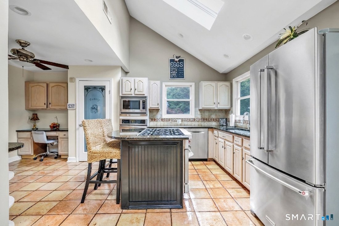 House in Shelton, Connecticut, United States 3 - 18442165