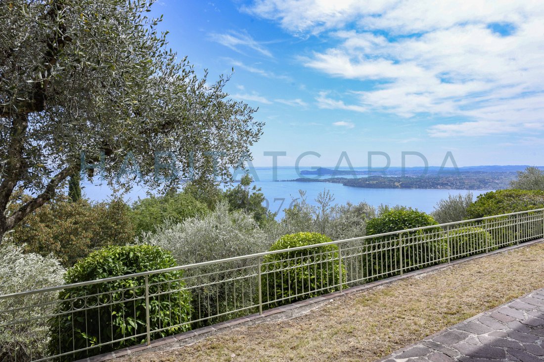 Villa in Gardone Riviera, Lombardy, Italy 2 - 18441489