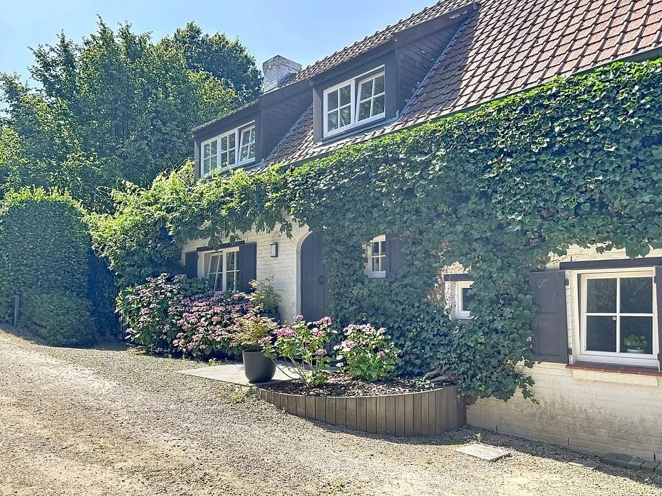 Villa in Sint-Genesius-Rode, Flanders, Belgium 1 - 18405094