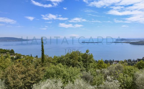 Villa in Gardone Riviera, Lombardy, Italy 1