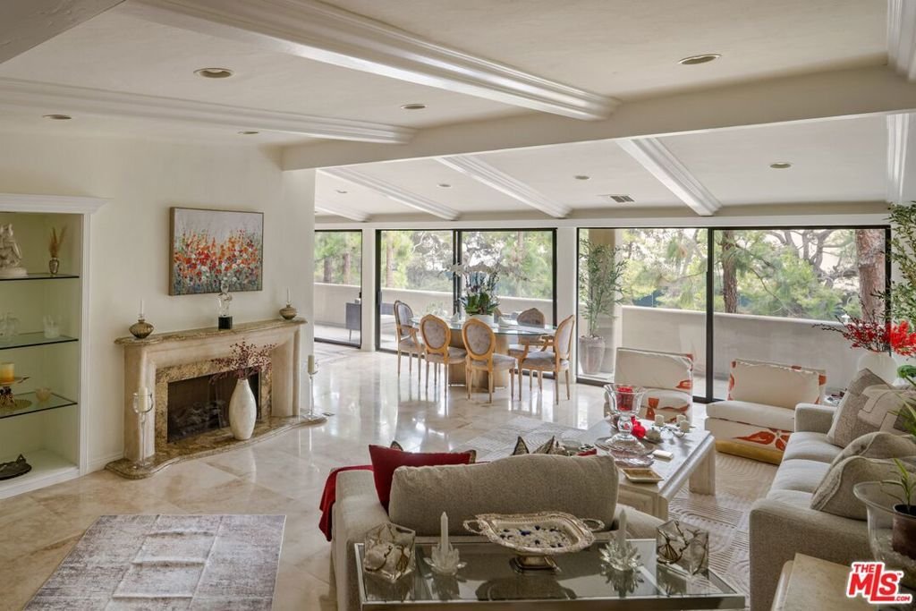 Condo in Los Angeles, California, United States 1 - 18439142