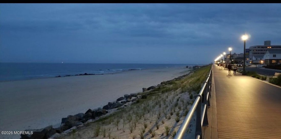 Condo in Long Branch, New Jersey, United States 5 - 18439741