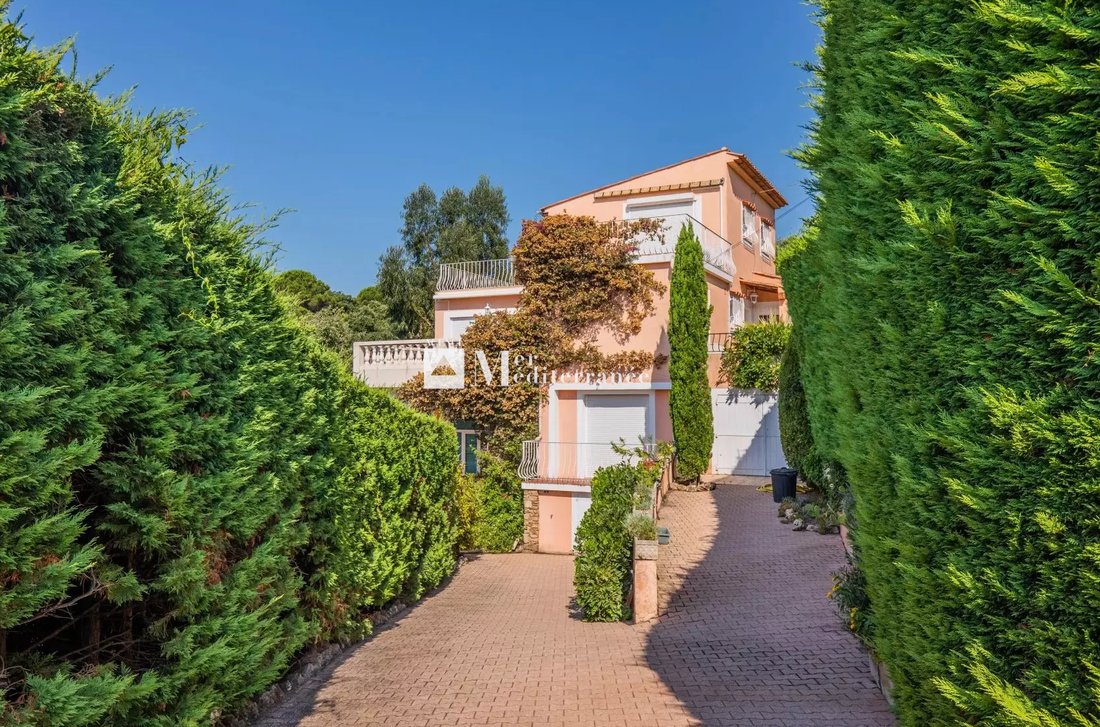 Villa in Grimaud, Provence-Alpes-Côte d'Azur, France 3 - 18440949