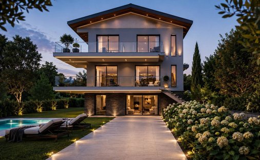 Villa in San Felice del Benaco, Lombardy, Italy 1