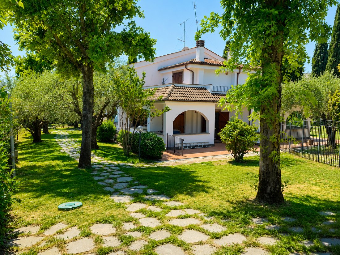 Villa in Genzano di Roma, Lazio, Italy 1 - 15730259