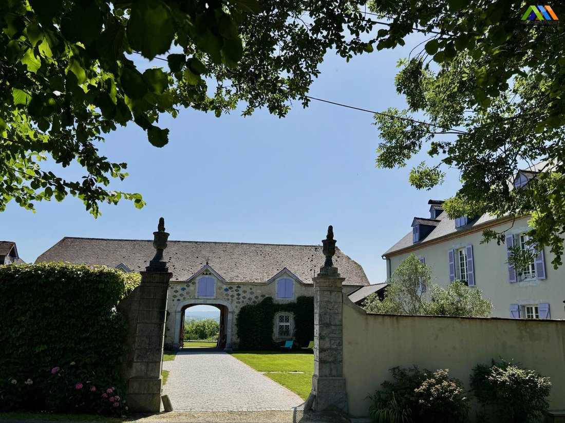 House in Andoins, Nouvelle-Aquitaine, France 1 - 17667753