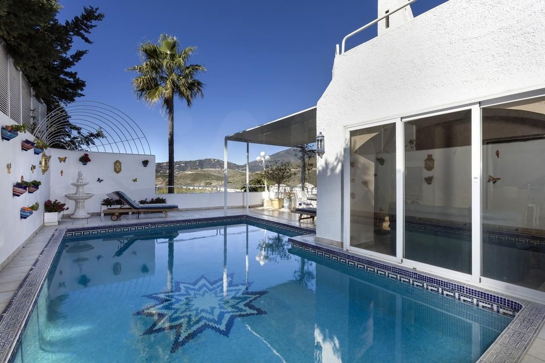 Villa in San Pedro de Alcantara, Andalusia, Spain 1 - 17340328