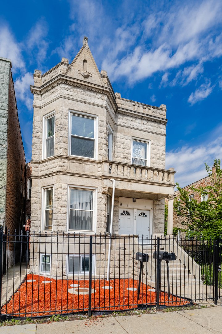 Chicago, Illinois, United States 1 - 18443214