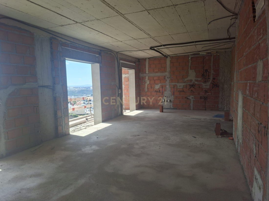 Apartment in Santo António dos Cavaleiros, Lisbon, Portugal 2 - 17882968