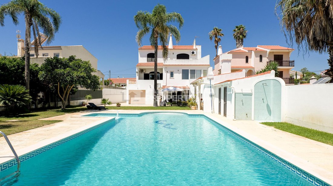 Villa in Quarteira, Algarve, Portugal 1 - 18443975