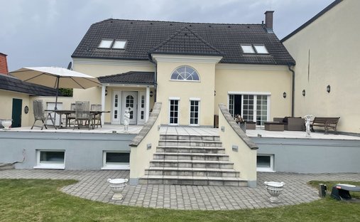 Villa in Traiskirchen, Lower Austria, Austria 1