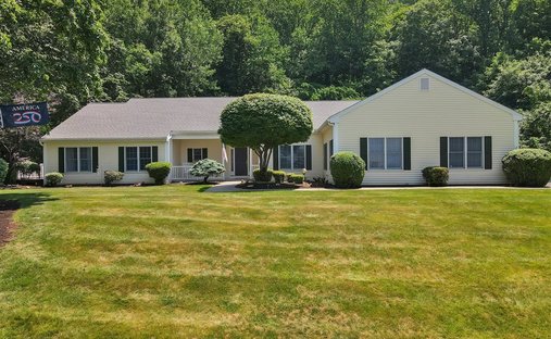 House in Southington, Connecticut, United States 1