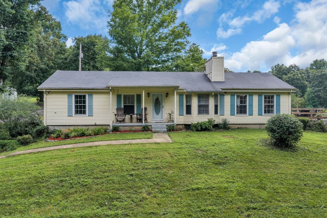 House in Bon Aqua, Tennessee, United States 1 - 18443135